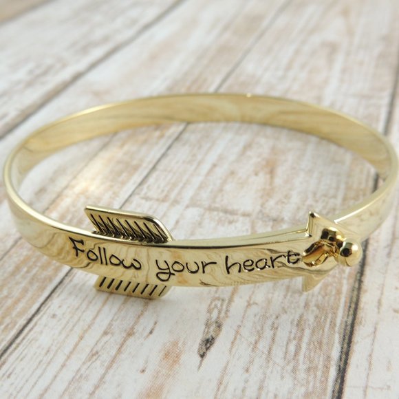 Follow Your Heart Arrow Bracelet - Picture 7 of 9
